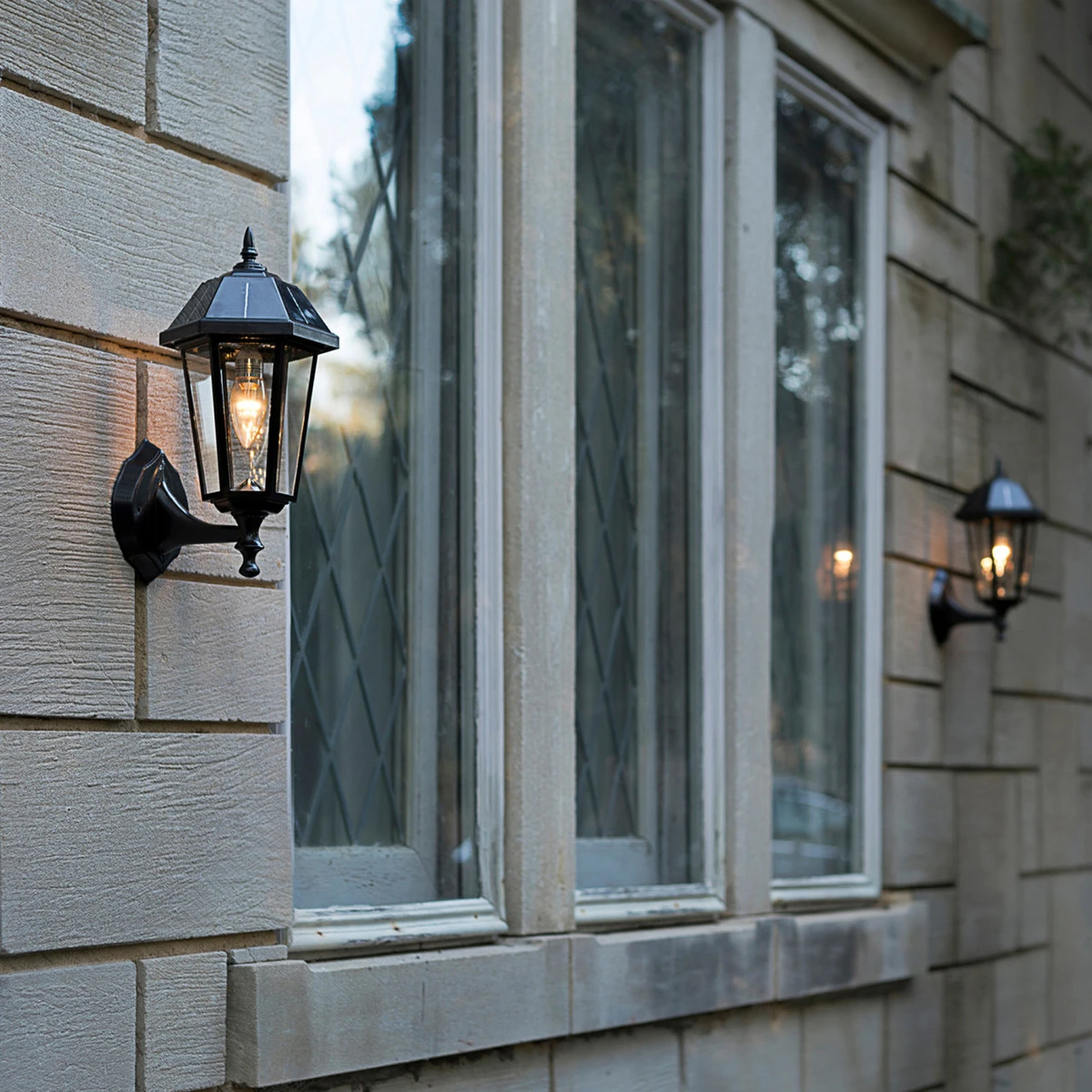 Solar LED Topaz Lantern Light - 50 Lumens - 3100K/6000K - Black Finish - Gama Sonic 7 Solar LED Topaz Lantern Light - 50 Lumens - 3100K/6000K - Black Finish - Gama Sonic - Image 7